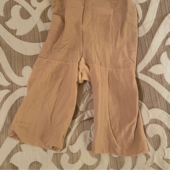 ASSETS Red Hot Label by SPANX
Women's Super Control High-Waist Mid-Thigh 3 - Picture 4 of 7